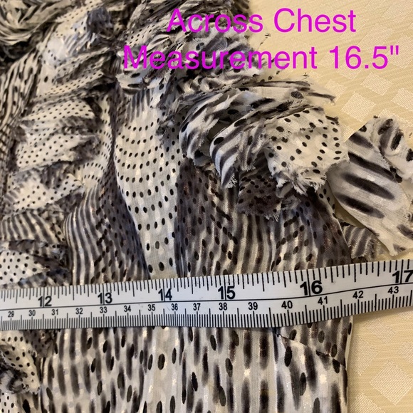 St. John Couture Sleeveless Ruffled Feather Blouse Size 2 or Extra Small - Picture 9 of 11